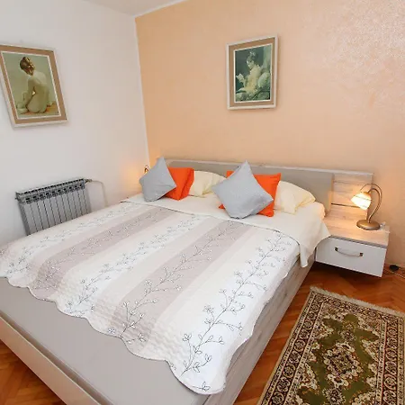 Apartment Mediterranes Nur 15 Minuten Zum Zentrum In Ruhiger Wohngegend