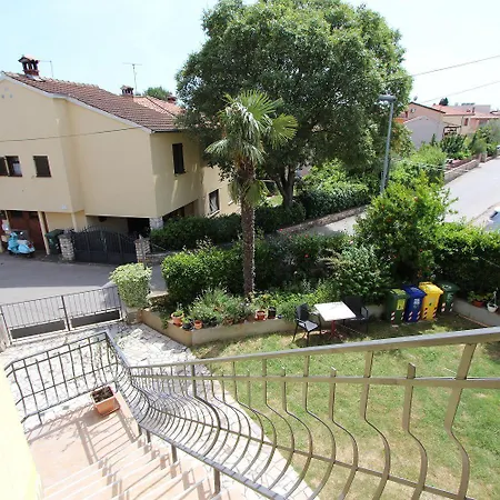 Mediterranes Nur 15 Minuten Zum Zentrum In Ruhiger Wohngegend * Rovinj