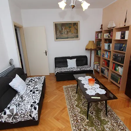 Mediterranes Nur 15 Minuten Zum Zentrum In Ruhiger Wohngegend Apartment *