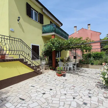 Apartment Mediterranes Nur 15 Minuten Zum Zentrum In Ruhiger Wohngegend Rovinj