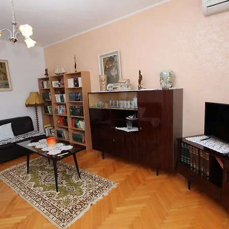 Apartment Mediterranes Nur 15 Minuten Zum Zentrum In Ruhiger Wohngegend *