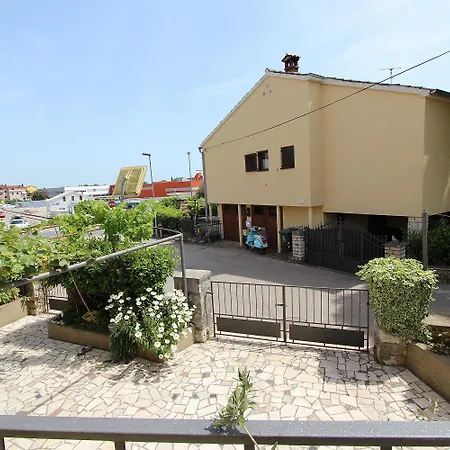 Mediterranes Nur 15 Minuten Zum Zentrum In Ruhiger Wohngegend Apartment Rovinj